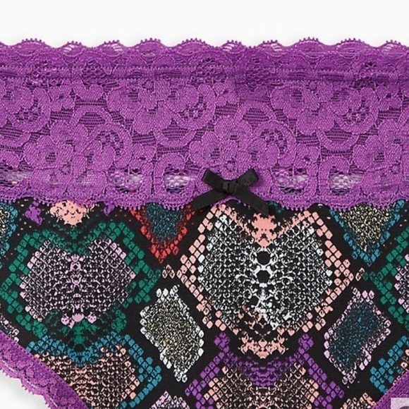 Torrid Wide Lace Trim Thong Multicolor Snake Print Purple Panties 5X NEW - Picture 2 of 8